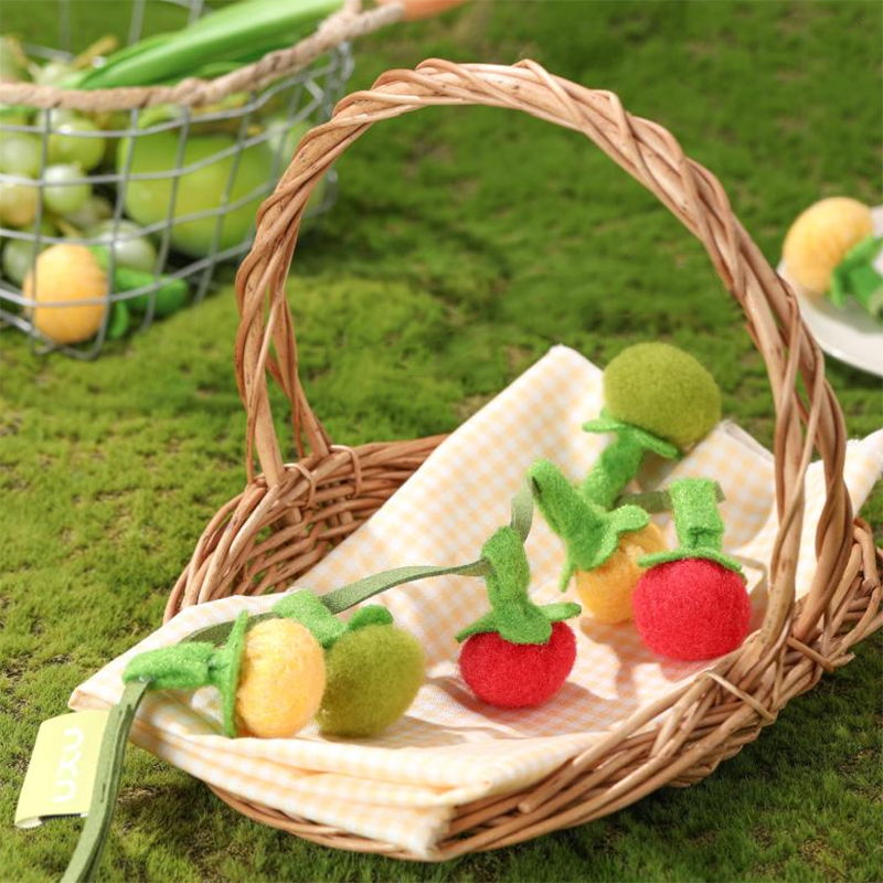 Tomato String Toy